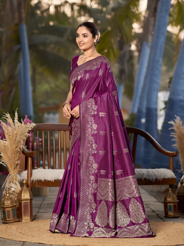 Manohari_Womens_Most_Trendy_Banarasi_Woven_Wine_Saree_With_Heavy_Jacquard_Work_Saree_With_Blouse_Piece