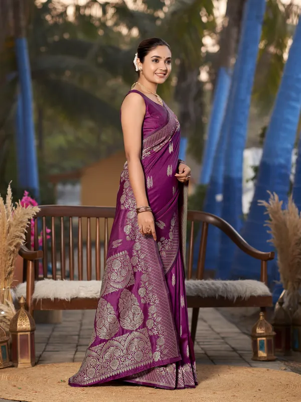 Manohari_Womens_Most_Trendy_Banarasi_Woven_Wine_Saree_With_Heavy_Jacquard_Work_Saree_With_Blouse_Piece