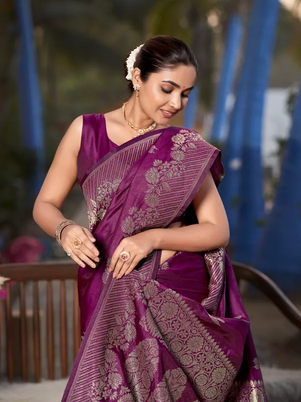 Manohari_Womens_Most_Trendy_Banarasi_Woven_Wine_Saree_With_Heavy_Jacquard_Work_Saree_With_Blouse_Piece