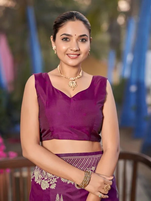 Manohari_Womens_Most_Trendy_Banarasi_Woven_Wine_Saree_With_Heavy_Jacquard_Work_Saree_With_Blouse_Piece
