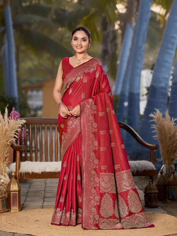 Manohari_Womens_Most_Trendy_Banarasi_Woven_Red_Saree_With_Heavy_Jacquard_Work_Saree_With_Blouse_Piece