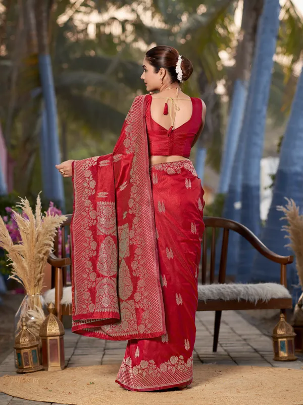 Manohari_Womens_Most_Trendy_Banarasi_Woven_Red_Saree_With_Heavy_Jacquard_Work_Saree_With_Blouse_Piece