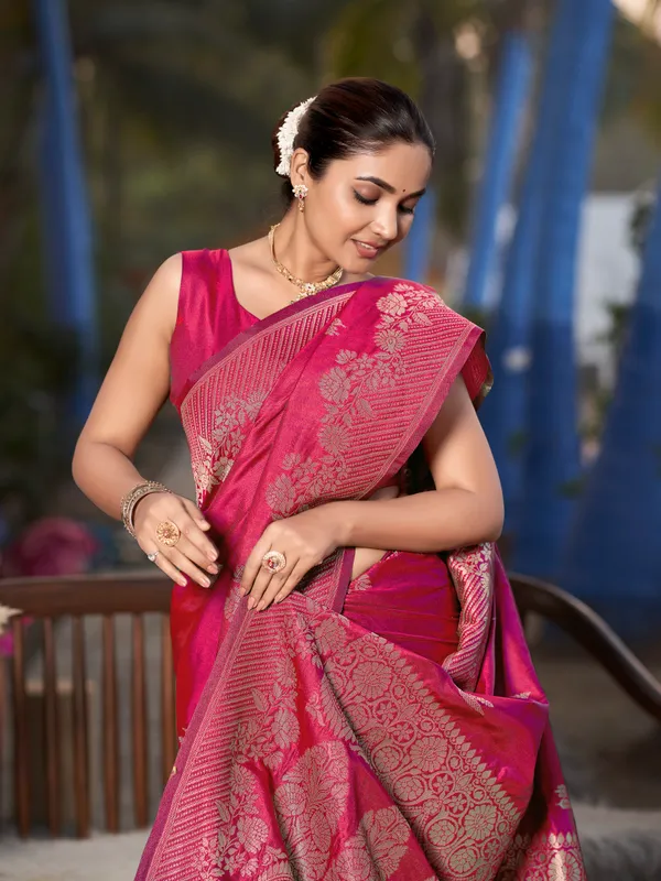 Manohari_Womens_Most_Trendy_Banarasi_Woven_Pink_Saree_With_Heavy_Jacquard_Work_Saree_With_Blouse_Piece