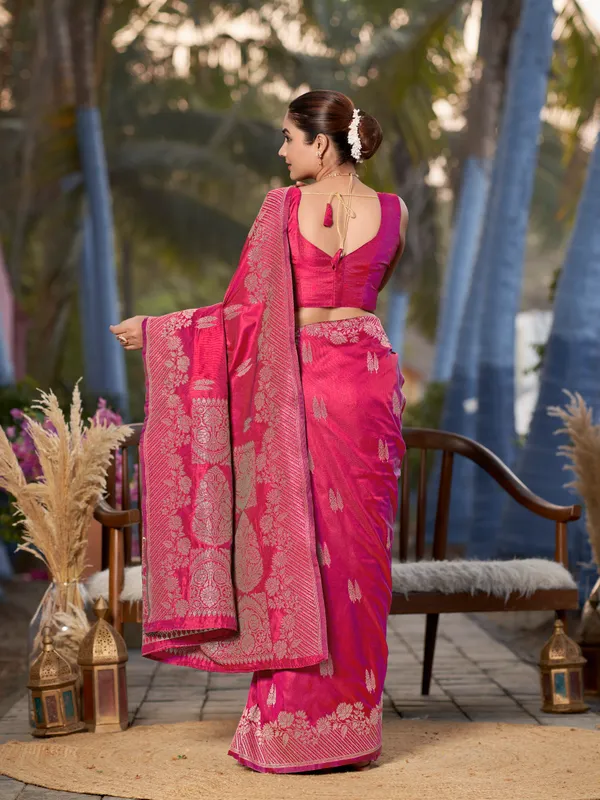 Manohari_Womens_Most_Trendy_Banarasi_Woven_Pink_Saree_With_Heavy_Jacquard_Work_Saree_With_Blouse_Piece