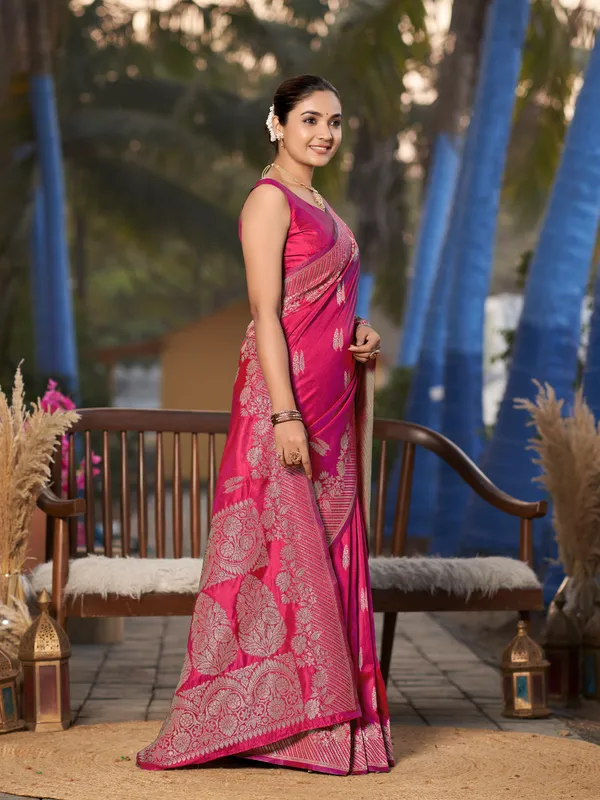 Manohari_Womens_Most_Trendy_Banarasi_Woven_Pink_Saree_With_Heavy_Jacquard_Work_Saree_With_Blouse_Piece