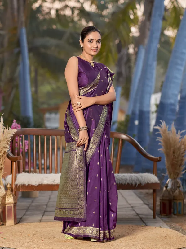 Manohari_Womens_Most_Trendy_Banarasi_Woven_Purple_Saree_With_Heavy_Jacquard_Work_Saree_With_Blouse_Piece