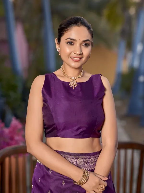 Manohari_Womens_Most_Trendy_Banarasi_Woven_Purple_Saree_With_Heavy_Jacquard_Work_Saree_With_Blouse_Piece