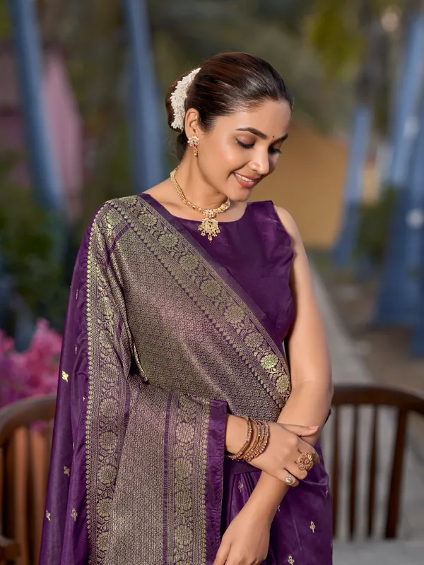 Manohari_Womens_Most_Trendy_Banarasi_Woven_Purple_Saree_With_Heavy_Jacquard_Work_Saree_With_Blouse_Piece