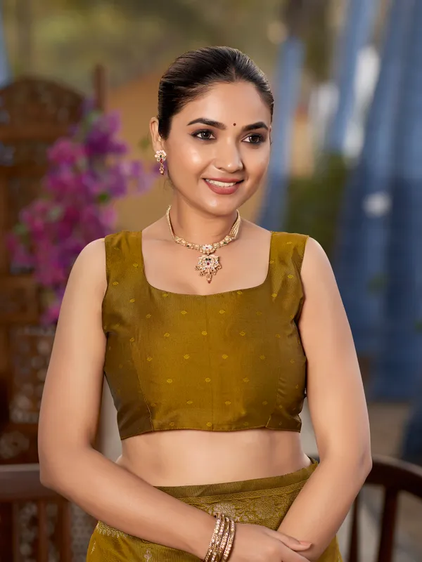 Manohari_Womens_Most_Trendy_Banarasi_Woven_Mustard_Yellow_Saree_With_Heavy_Jacquard_Work_Saree_With_Blouse_Piece