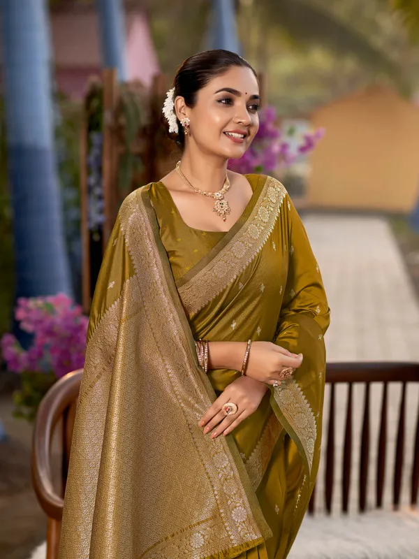 Manohari_Womens_Most_Trendy_Banarasi_Woven_Mustard_Yellow_Saree_With_Heavy_Jacquard_Work_Saree_With_Blouse_Piece