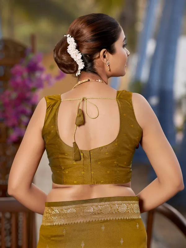 Manohari_Womens_Most_Trendy_Banarasi_Woven_Mustard_Yellow_Saree_With_Heavy_Jacquard_Work_Saree_With_Blouse_Piece