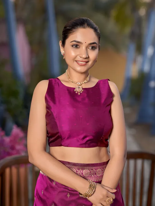 Manohari_Womens_Most_Trendy_Banarasi_Woven_Purple_Wine_Saree_With_Heavy_Jacquard_Work_Saree_With_Blouse_Piece