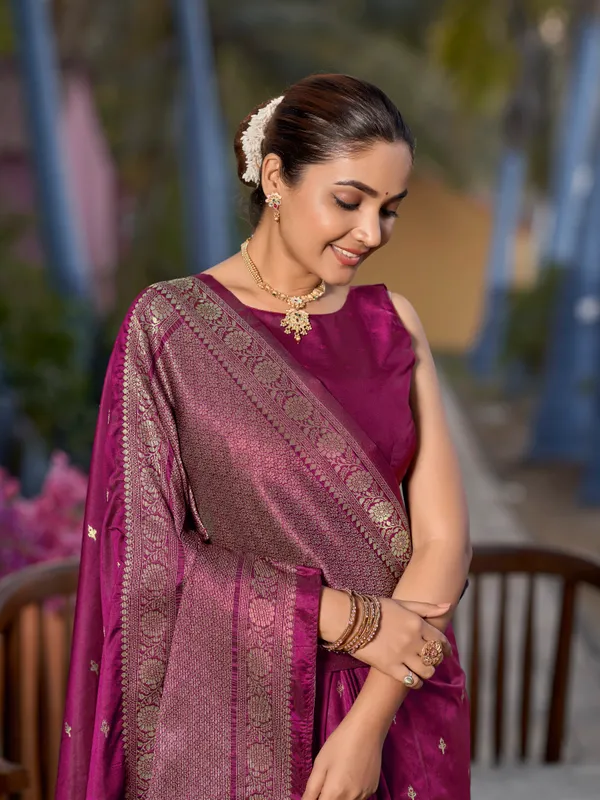Manohari_Womens_Most_Trendy_Banarasi_Woven_Purple_Wine_Saree_With_Heavy_Jacquard_Work_Saree_With_Blouse_Piece