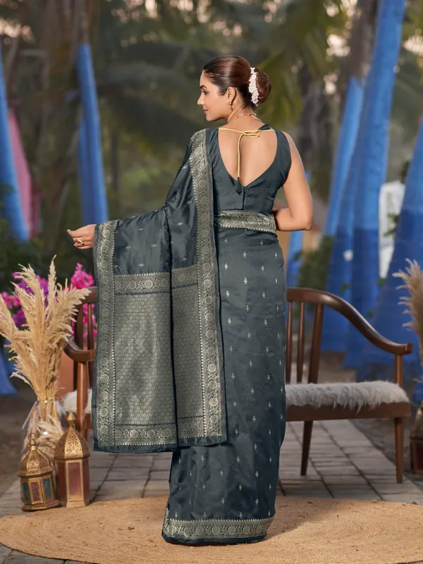 Manohari_Womens_Most_Trendy_Banarasi_Woven_Grey_Saree_With_Heavy_Jacquard_Work_Saree_With_Blouse_Piece