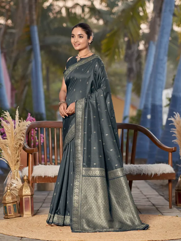 Manohari_Womens_Most_Trendy_Banarasi_Woven_Grey_Saree_With_Heavy_Jacquard_Work_Saree_With_Blouse_Piece