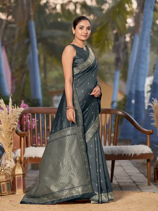Manohari_Womens_Most_Trendy_Banarasi_Woven_Grey_Saree_With_Heavy_Jacquard_Work_Saree_With_Blouse_Piece
