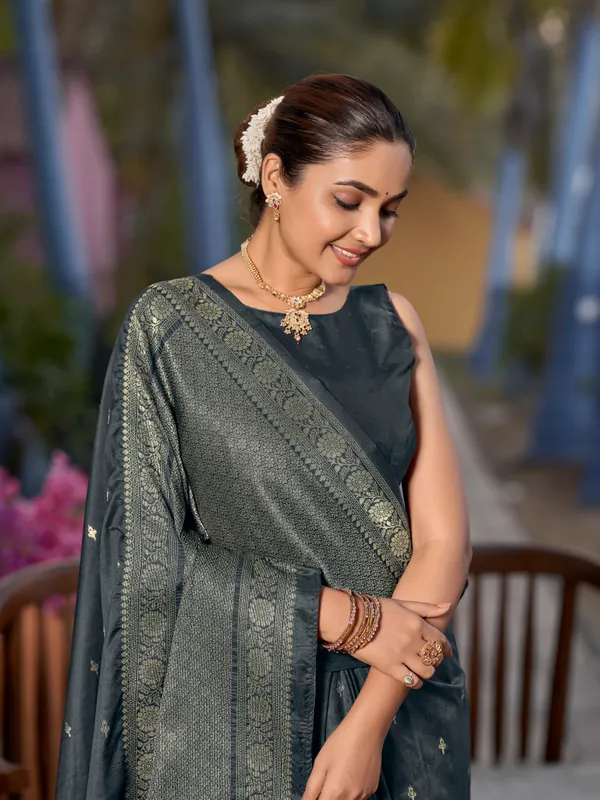 Manohari_Womens_Most_Trendy_Banarasi_Woven_Grey_Saree_With_Heavy_Jacquard_Work_Saree_With_Blouse_Piece
