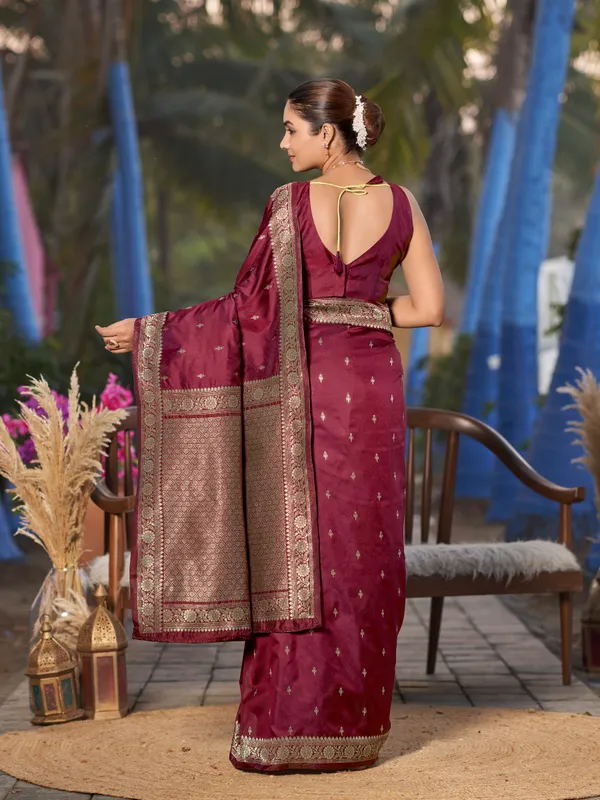 Manohari_Womens_Most_Trendy_Banarasi_Woven_Maroon_Saree_With_Heavy_Jacquard_Work_Saree_With_Blouse_Piece