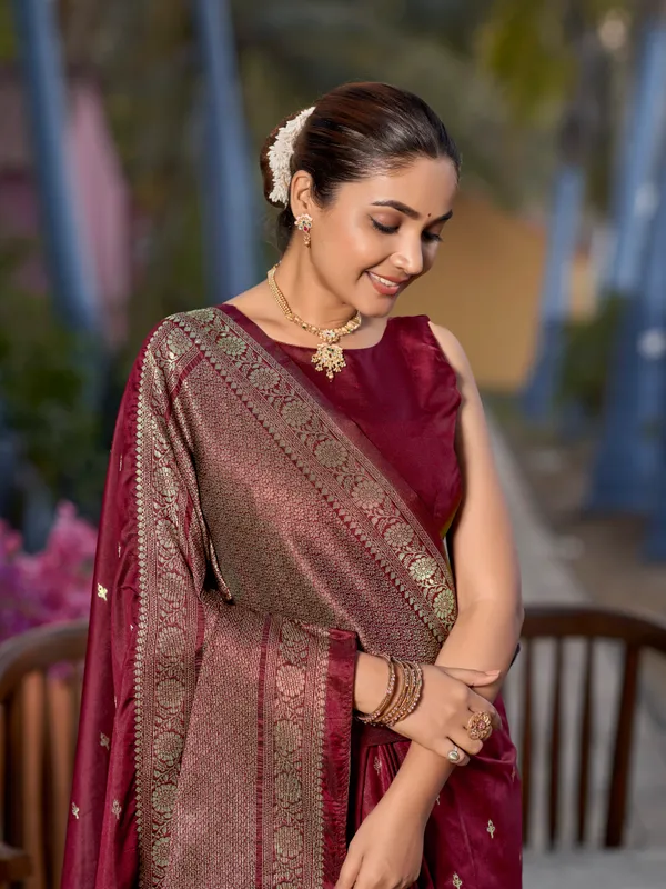 Manohari_Womens_Most_Trendy_Banarasi_Woven_Maroon_Saree_With_Heavy_Jacquard_Work_Saree_With_Blouse_Piece