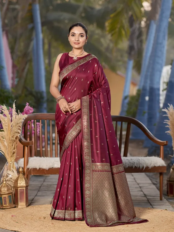 Manohari_Womens_Most_Trendy_Banarasi_Woven_Maroon_Saree_With_Heavy_Jacquard_Work_Saree_With_Blouse_Piece