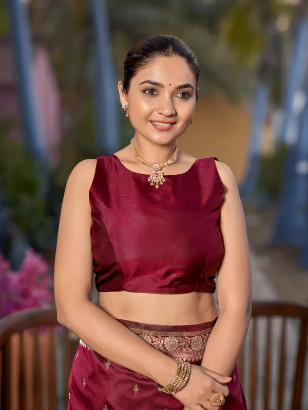 Manohari_Womens_Most_Trendy_Banarasi_Woven_Maroon_Saree_With_Heavy_Jacquard_Work_Saree_With_Blouse_Piece
