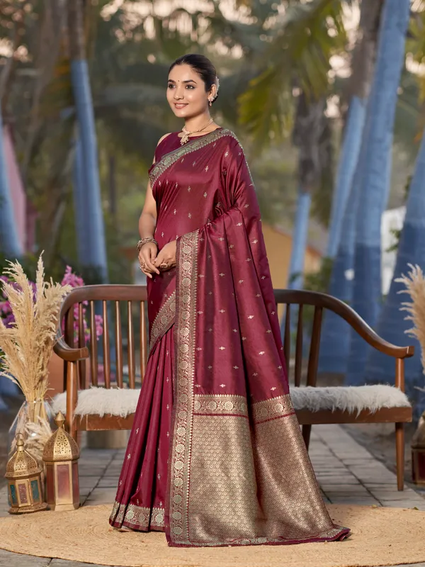 Manohari_Womens_Most_Trendy_Banarasi_Woven_Maroon_Saree_With_Heavy_Jacquard_Work_Saree_With_Blouse_Piece