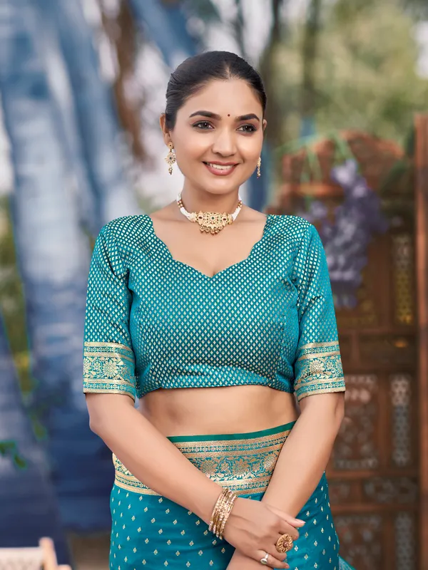 Manohari_Womens_Most_Trendy_Banarasi_Satin_Silk_Woven_Turquiose_Blue_Saree_With_Heavy_Jacquard_Work_Saree_With_Blouse_Piece