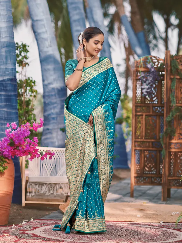 Manohari_Womens_Most_Trendy_Banarasi_Satin_Silk_Woven_Turquiose_Blue_Saree_With_Heavy_Jacquard_Work_Saree_With_Blouse_Piece