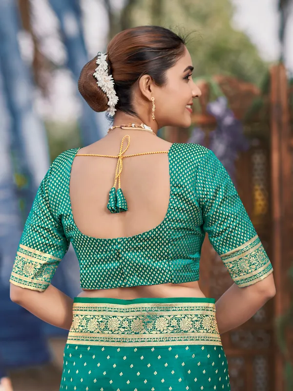 Manohari_Womens_Most_Trendy_Banarasi_Satin_Silk_Woven_Green_Saree_With_Heavy_Jacquard_Work_Saree_With_Blouse_Piece