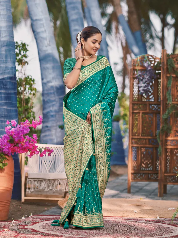 Manohari_Womens_Most_Trendy_Banarasi_Satin_Silk_Woven_Green_Saree_With_Heavy_Jacquard_Work_Saree_With_Blouse_Piece