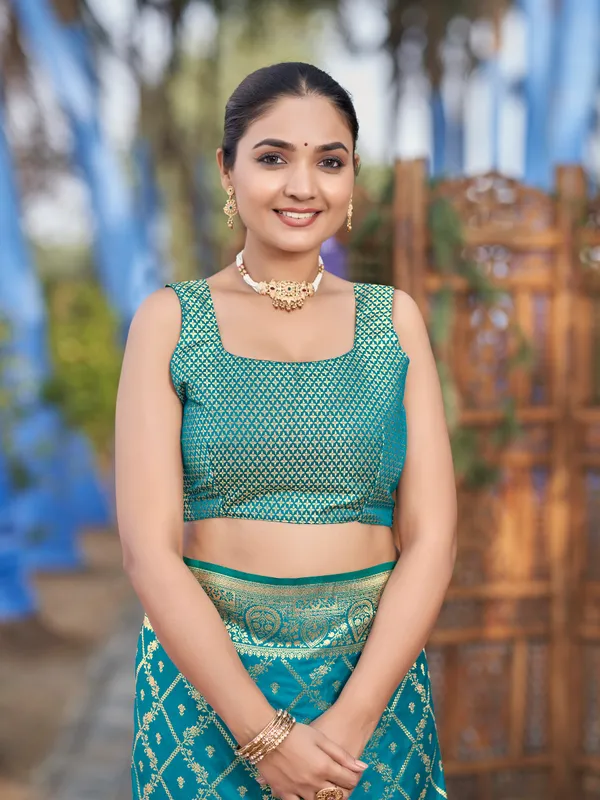 Manohari_Womens_Most_Trendy_Banarasi_Satin_Silk_Woven_Turquiose_Blue_Saree_With_Heavy_Jacquard_Work_Saree_With_Blouse_Piece