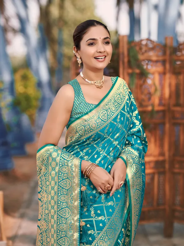 Manohari_Womens_Most_Trendy_Banarasi_Satin_Silk_Woven_Turquiose_Blue_Saree_With_Heavy_Jacquard_Work_Saree_With_Blouse_Piece