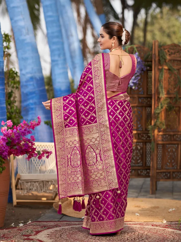 Manohari_Womens_Most_Trendy_Banarasi_Satin_Silk_Woven_Pink_Saree_With_Heavy_Jacquard_Work_Saree_With_Blouse_Piece