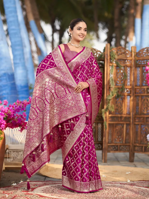 Manohari_Womens_Most_Trendy_Banarasi_Satin_Silk_Woven_Pink_Saree_With_Heavy_Jacquard_Work_Saree_With_Blouse_Piece