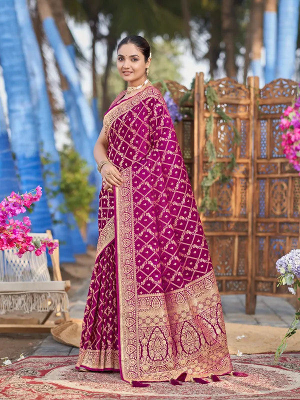 Manohari_Womens_Most_Trendy_Banarasi_Satin_Silk_Woven_Pink_Saree_With_Heavy_Jacquard_Work_Saree_With_Blouse_Piece
