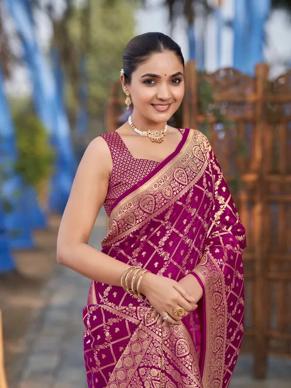 Manohari_Womens_Most_Trendy_Banarasi_Satin_Silk_Woven_Pink_Saree_With_Heavy_Jacquard_Work_Saree_With_Blouse_Piece