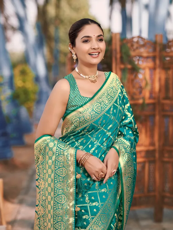 Manohari_Womens_Most_Trendy_Banarasi_Satin_Silk_Woven_Green_Saree_With_Heavy_Jacquard_Work_Saree_With_Blouse_Piece