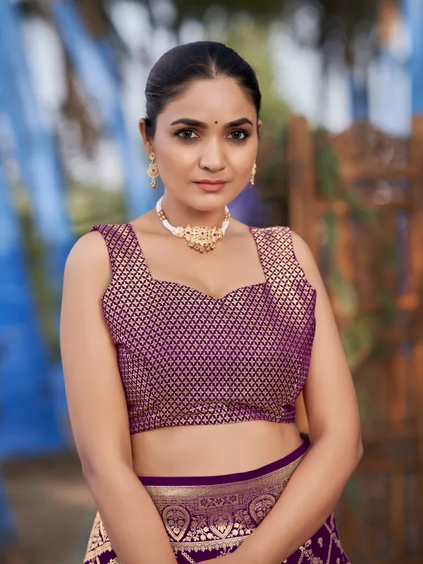 Manohari_Womens_Most_Trendy_Banarasi_Satin_Silk_Woven_Purple_Saree_With_Heavy_Jacquard_Work_Saree_With_Blouse_Piece