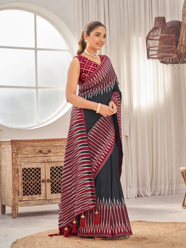 Manohari_Womens_Most_Trendy_Banarasi_Soft_Silk_Woven_Black_Saree_With_Heavy_Jacquard_Work_Saree_With_Blouse_Piece