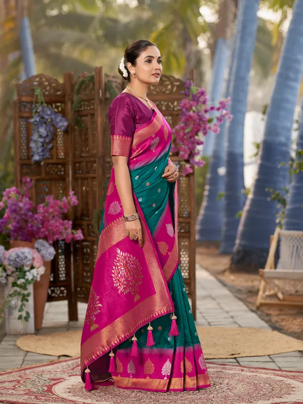 Manohari_Womens_Most_Trendy_Banarasi_Soft_Silk_Woven_Green_And_Pink_Saree_With_Heavy_Jacquard_Work_Saree_With_Pink_Blouse_Piece