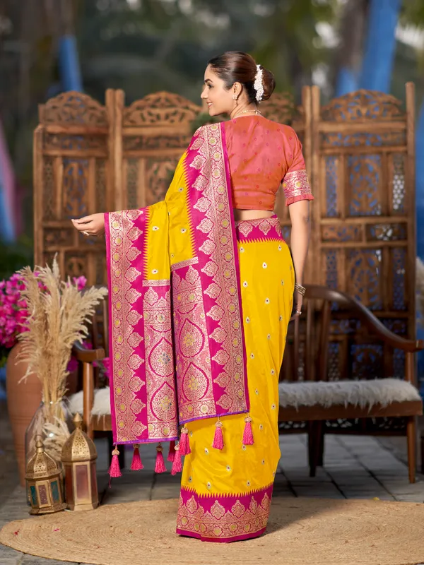 Manohari_Womens_Trendy_Banarasi_Silk_Woven_Yellow_And_Pink_Saree_With_Heavy_Jacquard_Work_Saree_With_Orange_Blouse_Piece