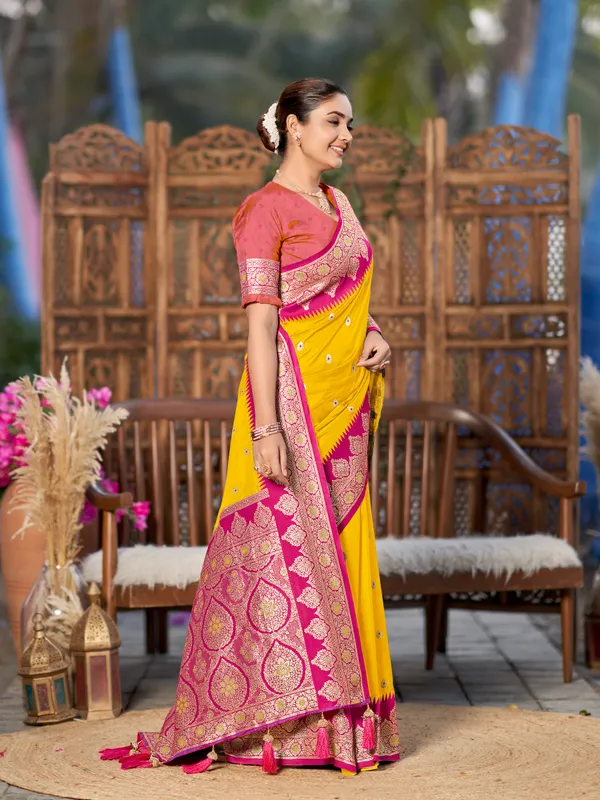 Manohari_Womens_Trendy_Banarasi_Silk_Woven_Yellow_And_Pink_Saree_With_Heavy_Jacquard_Work_Saree_With_Orange_Blouse_Piece