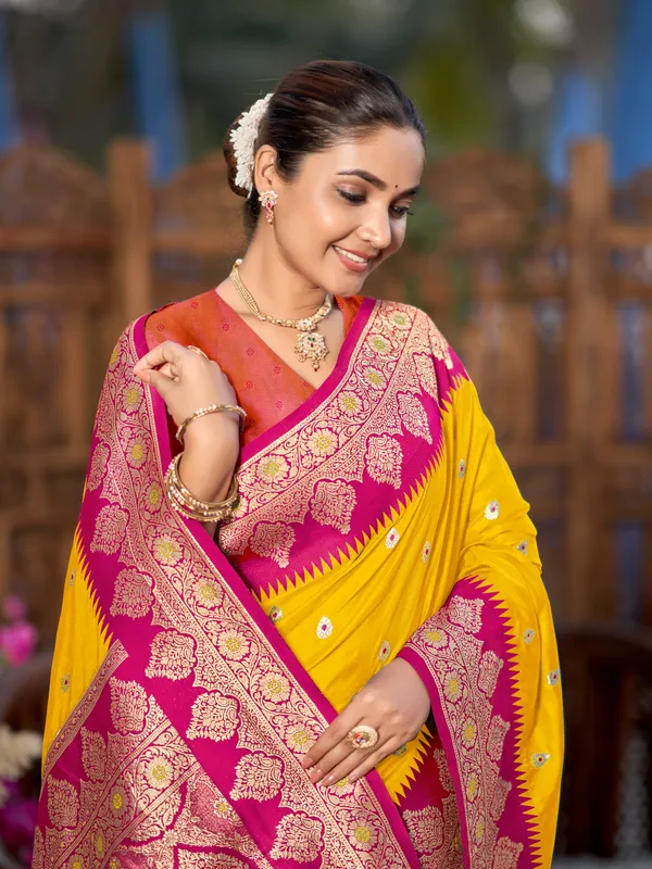 Manohari_Womens_Trendy_Banarasi_Silk_Woven_Yellow_And_Pink_Saree_With_Heavy_Jacquard_Work_Saree_With_Orange_Blouse_Piece