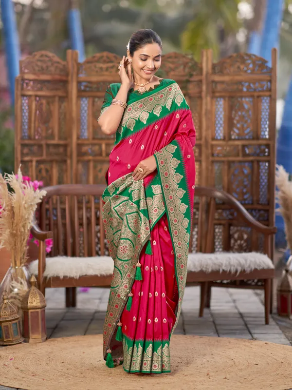 Manohari_Womens_Trendy_Banarasi_Silk_Woven_Pink_And_Green_Saree_With_Heavy_Jacquard_Work_Saree_With_Green_Blouse_Piece