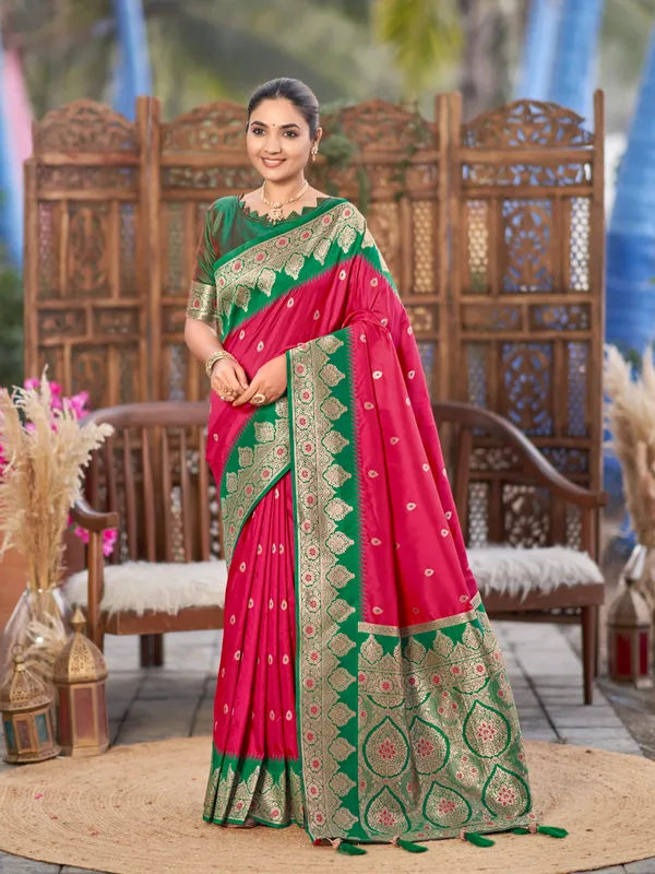 Manohari_Womens_Trendy_Banarasi_Silk_Woven_Pink_And_Green_Saree_With_Heavy_Jacquard_Work_Saree_With_Green_Blouse_Piece