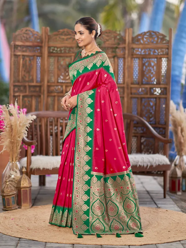 Manohari_Womens_Trendy_Banarasi_Silk_Woven_Pink_And_Green_Saree_With_Heavy_Jacquard_Work_Saree_With_Green_Blouse_Piece