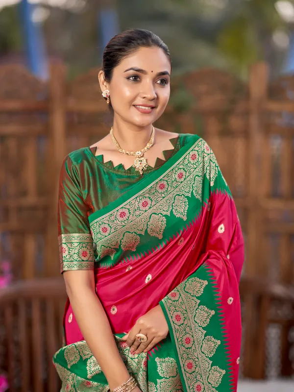Manohari_Womens_Trendy_Banarasi_Silk_Woven_Pink_And_Green_Saree_With_Heavy_Jacquard_Work_Saree_With_Green_Blouse_Piece