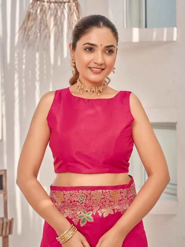 Manohari_Womens_Trendy_Banarasi_Soft_Silk_Woven_Pink_Saree_With_Heavy_Jacquard_Work_Saree_With_Pink_Blouse_Piece