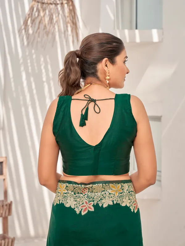 Manohari_Womens_Trendy_Banarasi_Soft_Silk_Woven_Green_Saree_With_Heavy_Jacquard_Work_Saree_With_Green_Blouse_Piece