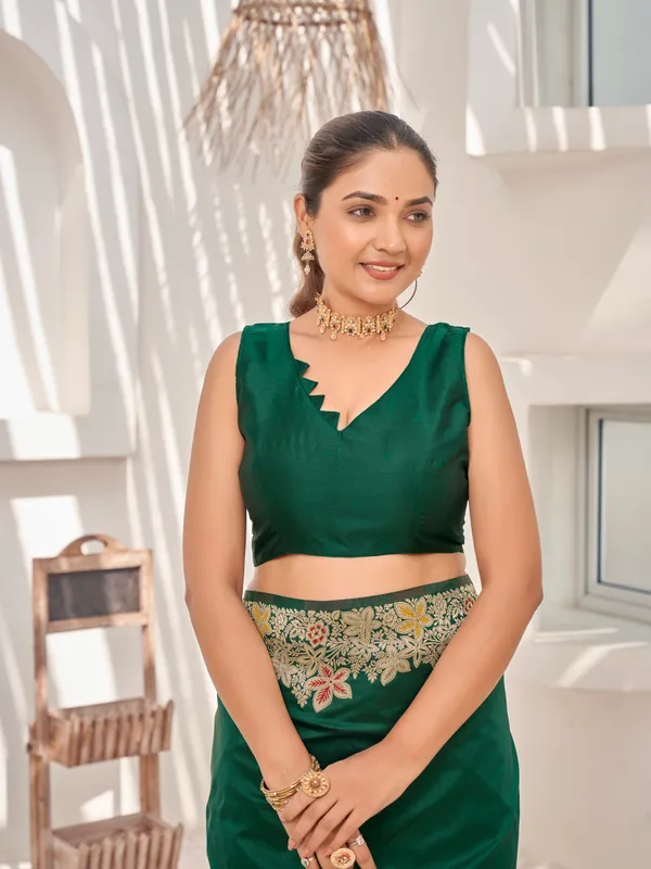 Manohari_Womens_Trendy_Banarasi_Soft_Silk_Woven_Green_Saree_With_Heavy_Jacquard_Work_Saree_With_Green_Blouse_Piece